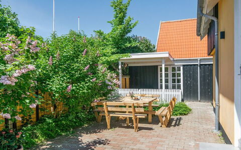 Elnara - 900M from the Sea: Zona Residenziale, Tetto, Sobborgo, Driveway, Estate, Camino
