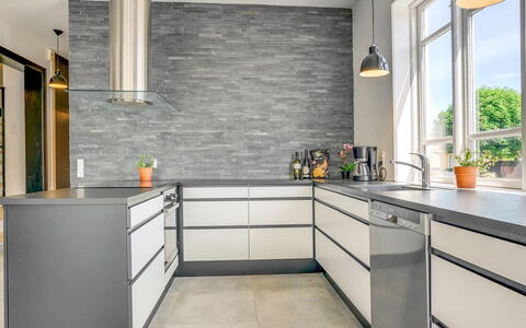 Sölve - 900M from the Sea: Pavimentazione, Legna, Pavimento, Cucina, Interior Design, Controsoffitto, Cabinetry, Piastrella, Pavimento In Legno