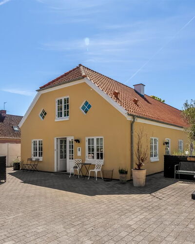 Viivi - 900M from the Sea