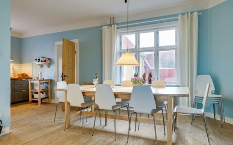 Reko - 500M from the Sea: Mobilia, Interior Design, Pavimentazione, Legna, Pavimento, Soffitto, Sedia, Pavimento In Legno, Cucina & Sala Da Pranzo Tavolo, Sala Da Pranzo