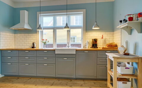 Reko - 500M from the Sea: Cucina, Interior Design, Pavimentazione, Cabinetry, Mobilia, Controsoffitto, Legna, Elettrodomestico Da Cucina, Cassetto, Pavimento