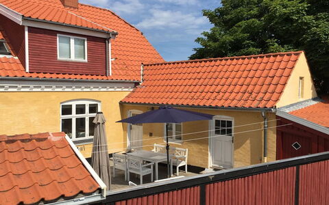 Reko - 500M from the Sea: Tetto, Shade, Mobili Da Esterno, Raccordo, Color Legno, Cortile, Balcone, Deck