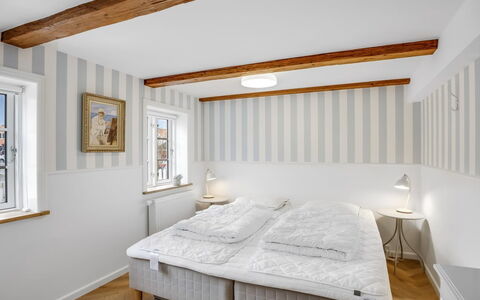 Juhana - 150M from the Sea: Interior Design, Legna, Camera Da Letto, Soffitto, Pavimentazione, Pavimento, Letto, Bedding, Lenzuolo, Biancheria