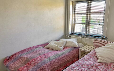 Fulla - 1.1Km from the Sea: Letto, Camera Da Letto, Bedding, Pavimento, Parete, Lenzuolo, Pavimentazione, Biancheria, Legna, Interior Design
