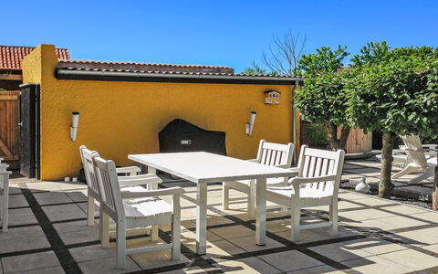 Fulla - 1.1Km from the Sea: Mobilia, Mobili Da Esterno, Sedia, Tavolo, Tavolo Esterno, Cucina & Sala Da Pranzo Tavolo, Shade, Tavolino Da Caffè, Terrazza