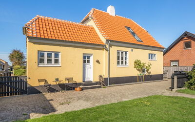 Kätlin - 1.1Km from the Sea
