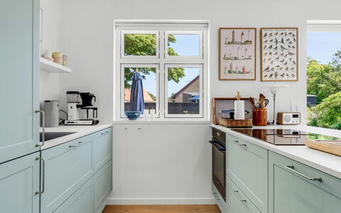 Hansiane - 500M from the Sea: Legna, Pavimentazione, Cabinetry, Elettrodomestico Da Cucina, Cucina, Interior Design, Pavimento, Mobilia, Controsoffitto, Cassetto