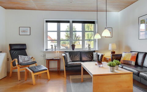 Hansiane - 500M from the Sea: Mobilia, Interior Design, Pavimentazione, Pavimento, Divano, Legna, Sedia, Tavolo, Soggiorno, Pavimento In Legno