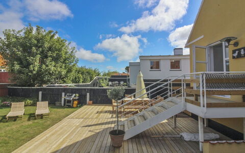 Elka - 100M from the Sea: Appartamento, Shade, Balcone, Sedia, Recinzione, Mobili Da Esterno, Alluminio, Erba Sintetica