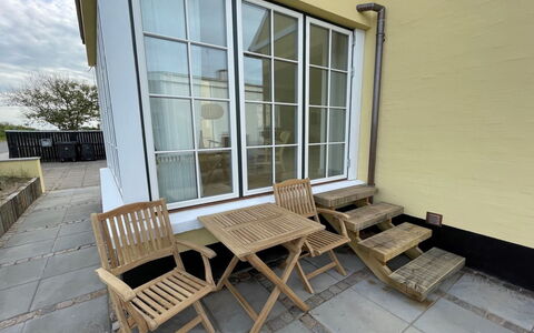 Elka - 100M from the Sea: Zona Residenziale, Tetto, Sobborgo, Driveway, Estate, Camino