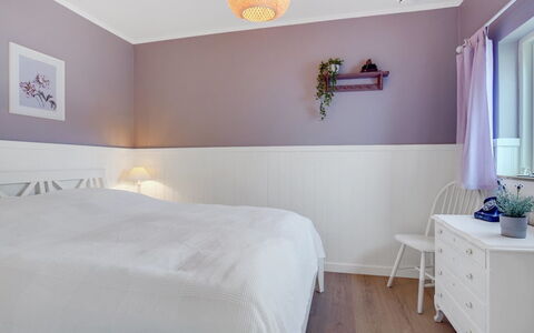 Sylwia - 800M from the Sea: Interior Design, Camera Da Letto, Legna, Soffitto, Pavimento, Pavimentazione, Letto, Illuminazione, Bedding, Mobilia