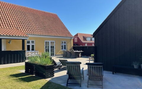 Gine - 1.5Km from the Sea: Tetto, Casa, Casa, Villetta, Porta, Raccordo, Deck, Portico, Plank, Latifoglie