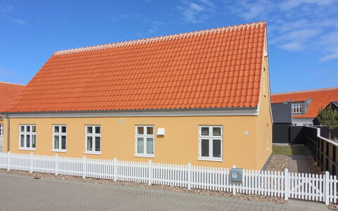 Gine - 1.5Km from the Sea: Tetto, Casa, Casa, Villetta, Porta, Raccordo, Deck, Portico, Plank, Latifoglie
