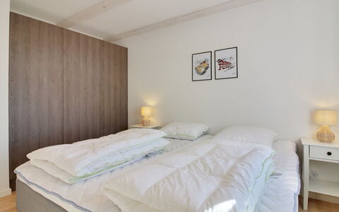 Gine - 1.5Km from the Sea: Tetto, Casa, Casa, Villetta, Porta, Raccordo, Deck, Portico, Plank, Latifoglie