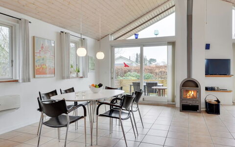 Annesophie - 300M to the Fjord: Interior Design, Mobilia, Legna, Pavimentazione, Soffitto, Pavimento, Soggiorno, Casa, Camera, Tavolo
