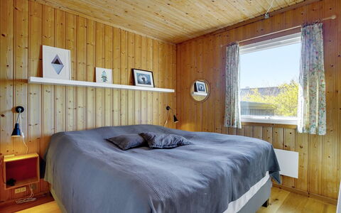 Iadrik - 85M to the Fjord: Letto, Camera Da Letto, Interior Design, Legna, Lenzuolo, Bedding, Soffitto, Pavimentazione, Mobilia, Pavimento