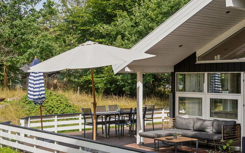 Amola - 1.6Km from the Sea: Appartamento, Shade, Balcone, Sedia, Recinzione, Mobili Da Esterno, Alluminio, Erba Sintetica