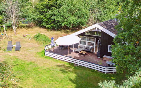 Amola - 1.6Km from the Sea: Appartamento, Shade, Balcone, Sedia, Recinzione, Mobili Da Esterno, Alluminio, Erba Sintetica