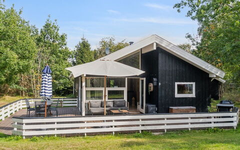 Amola - 1.6Km from the Sea: Appartamento, Shade, Balcone, Sedia, Recinzione, Mobili Da Esterno, Alluminio, Erba Sintetica