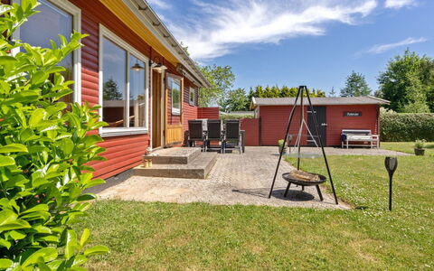 Hege - 450M from the Sea: Zona Residenziale, Tetto, Sobborgo, Driveway, Estate, Camino