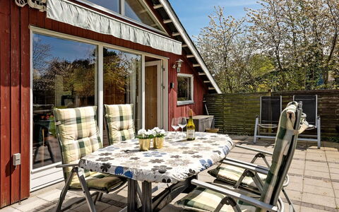 Henna - 550M to the Fjord: Tetto, Casa, Lotto, Casa, Villetta, Estate, Edifici Giardino, Shade, Log Cabin, Landscaping