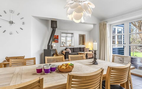Amon - 670M from the Sea: Mobilia, Interior Design, Pavimentazione, Sedia, Tavolo, Pavimento, Legna, Sala Da Pranzo, Soffitto, Cucina & Sala Da Pranzo Tavolo