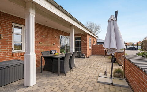 Delina - 200M from the Sea: Zona Residenziale, Tetto, Sobborgo, Driveway, Estate, Camino