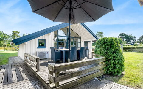 Truls - 800M from the Sea: Mobilia, Interior Design, Divano, Pavimentazione, Pavimento, Soggiorno, Camera, Tavolo, Sedia, Appartamento