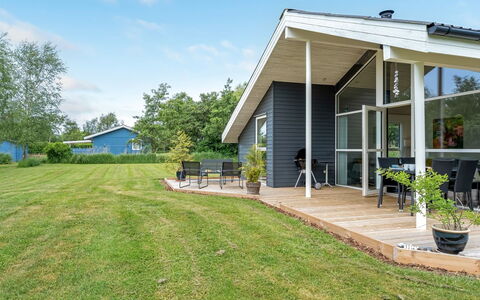 Luukas - 150M from the Sea: Appartamento, Shade, Balcone, Sedia, Recinzione, Mobili Da Esterno, Alluminio, Erba Sintetica
