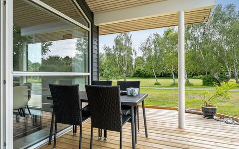 Luukas - 150M from the Sea: Appartamento, Shade, Balcone, Sedia, Recinzione, Mobili Da Esterno, Alluminio, Erba Sintetica