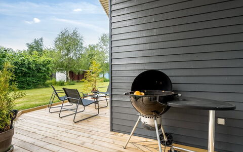 Luukas - 150M from the Sea: Appartamento, Shade, Balcone, Sedia, Recinzione, Mobili Da Esterno, Alluminio, Erba Sintetica