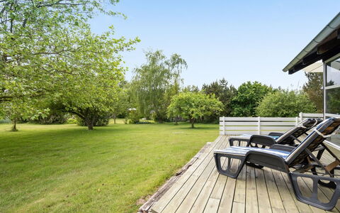 Janne - 400M from the Sea: Blu, Arbusto, Villetta, Groundcover, Giardino, Estate, Shade, Landscaping, Agriturismo, Eco Hotel