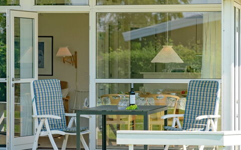 Maybritt - 100M from the Sea: Blu, Arbusto, Villetta, Groundcover, Giardino, Estate, Shade, Landscaping, Agriturismo, Eco Hotel