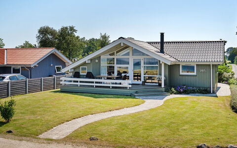 Diertje - 10M from the Sea: Blu, Arbusto, Villetta, Groundcover, Giardino, Estate, Shade, Landscaping, Agriturismo, Eco Hotel