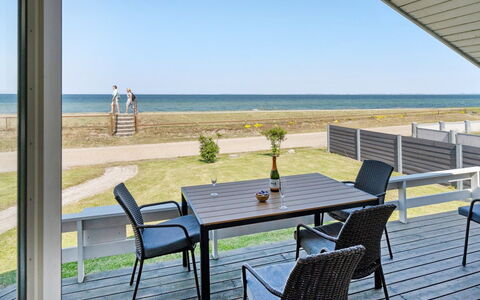 Diertje - 10M from the Sea: Blu, Arbusto, Villetta, Groundcover, Giardino, Estate, Shade, Landscaping, Agriturismo, Eco Hotel