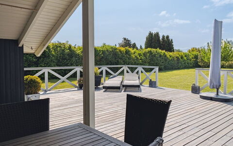 Nilsa - 400M from the Sea: Blu, Arbusto, Villetta, Groundcover, Giardino, Estate, Shade, Landscaping, Agriturismo, Eco Hotel