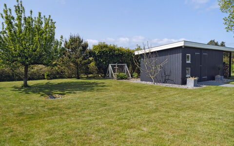 Nilsa - 400M from the Sea: Blu, Arbusto, Villetta, Groundcover, Giardino, Estate, Shade, Landscaping, Agriturismo, Eco Hotel