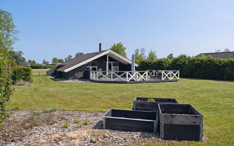 Nilsa - 400M from the Sea: Blu, Arbusto, Villetta, Groundcover, Giardino, Estate, Shade, Landscaping, Agriturismo, Eco Hotel
