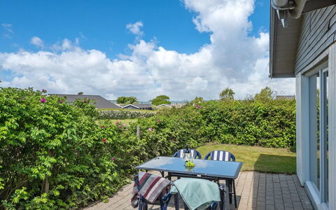 Rise - 250M from the Sea: Blu, Arbusto, Villetta, Groundcover, Giardino, Estate, Shade, Landscaping, Agriturismo, Eco Hotel