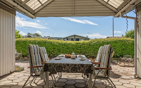 Rise - 250M from the Sea: Blu, Arbusto, Villetta, Groundcover, Giardino, Estate, Shade, Landscaping, Agriturismo, Eco Hotel
