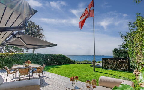 Daike - 25M from the Sea: Mare, Prato, Giardino, Oceano, Mobili Da Esterno, Costa, Landscaping, Shade, Tropici, Ombrello