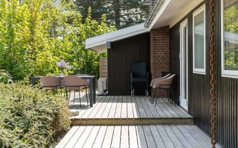 Arho - 75M from the Sea: Legna, Portico, Pavimento In Legno, Casa, Pavimentazione, Deck, Latifoglie, Pavimento, Materiale Composito, Plank
