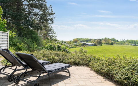 Arho - 75M from the Sea: Tetto, Casa, Lotto, Casa, Villetta, Estate, Edifici Giardino, Shade, Log Cabin, Landscaping
