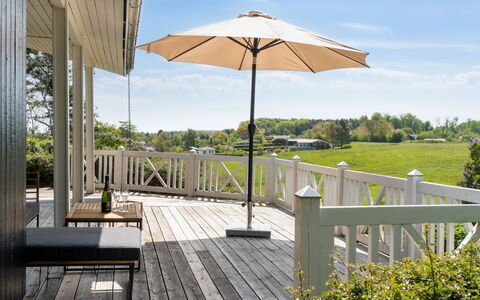 Arho - 75M from the Sea: Tetto, Casa, Lotto, Casa, Villetta, Estate, Edifici Giardino, Shade, Log Cabin, Landscaping