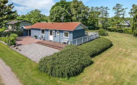 Lillan - 250M from the Sea: Zona Residenziale, Tetto, Sobborgo, Driveway, Estate, Camino