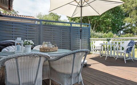Lillan - 250M from the Sea: Zona Residenziale, Tetto, Sobborgo, Driveway, Estate, Camino
