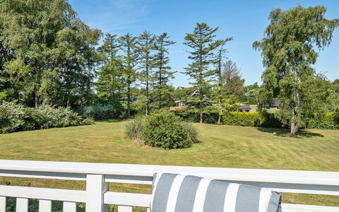 Lillan - 250M from the Sea: Zona Residenziale, Tetto, Sobborgo, Driveway, Estate, Camino