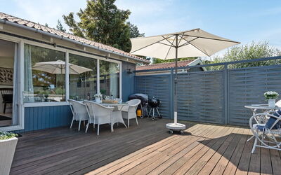 Lillan - 250M from the Sea