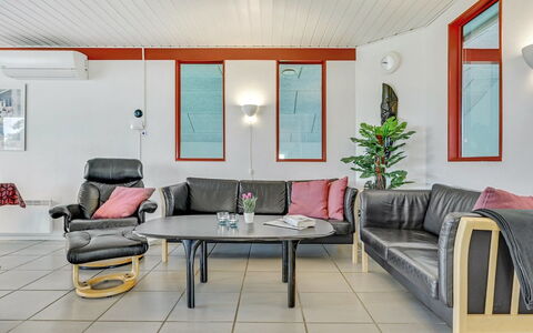 Emly - 1.1Km from the Sea: Mobilia, Interior Design, Pavimentazione, Soffitto, Pavimento, Divano, Tavolo, Illuminazione, Soggiorno, Casa