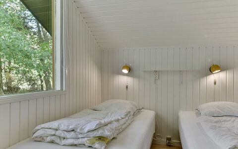 Osa - 150M from the Sea: Parete, Legna, Soffitto, Pavimentazione, Interior Design, Pavimento, Camera Da Letto, Letto, Camera, Bedding